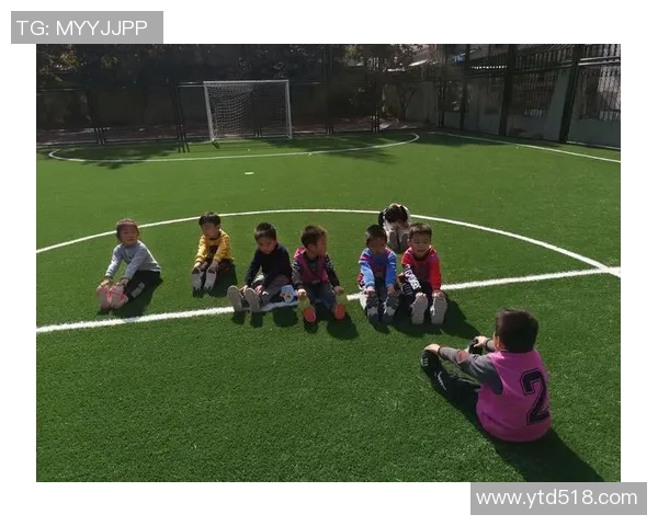 足球秀幼儿快乐成长之路培养孩子的团队精神与运动能力
